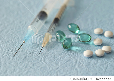 Tablets and syringes Medical image 62455662