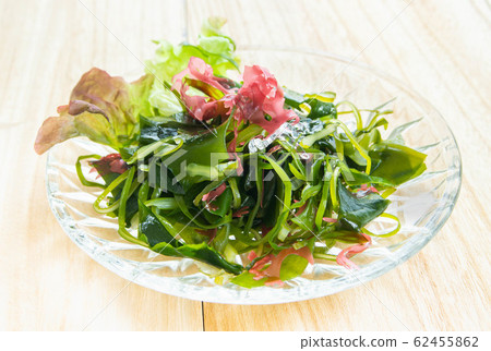 Seaweed salad 62455862