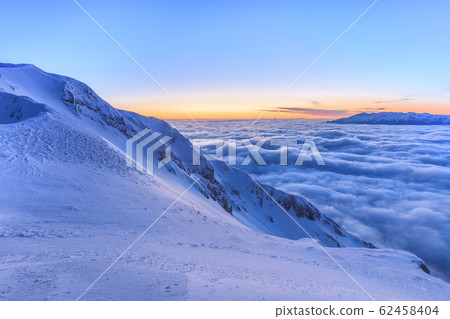 winter mountain landscape 62458404