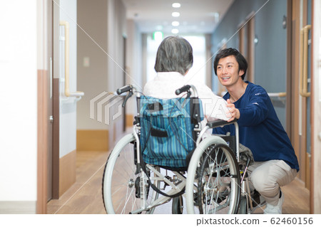 Senior woman and physiotherapist Senior woman and physiotherapist 62460156
