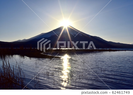 Diamond Fuji from Lake Yamanaka 62461749