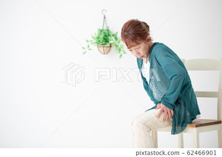 Painful mature woman 62466901
