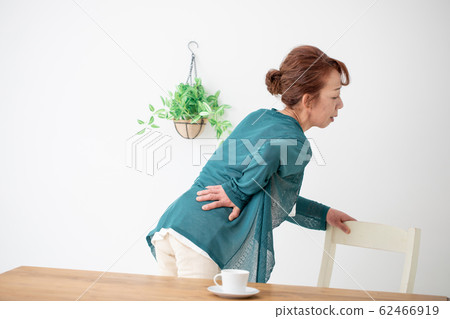 Painful mature woman 62466919