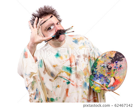 artistic painter looks through a magnifying glass 62467142