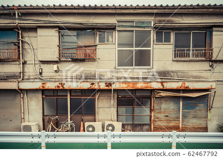 Abandoned apartment in downtown Tokyo 62467792