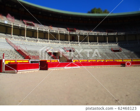 西班牙潘普洛納鬥牛場位置西洋鏡風格 62468123