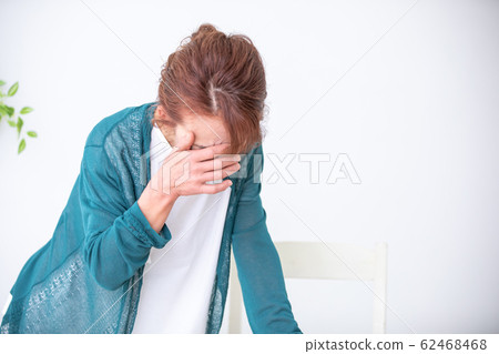 Painful mature woman 62468468