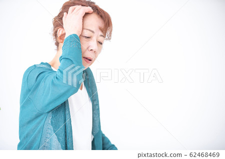 Painful mature woman 62468469