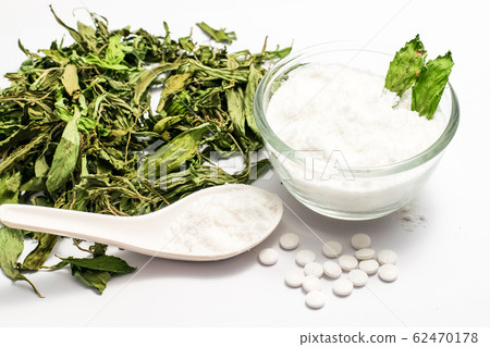 Dry stevia leaves Dry stevia leaves 62470178