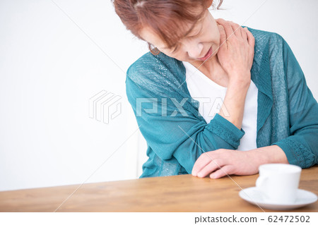 Painful mature woman Painful mature woman 62472502
