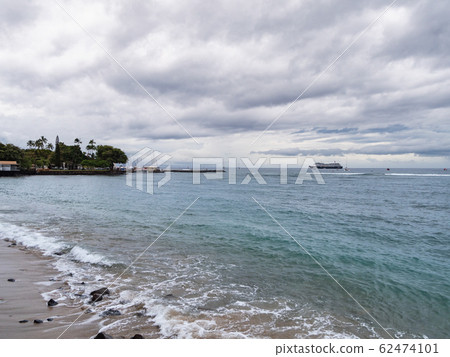 Lahaina Harbor and cruise ships under a cloudy sky, Maui, Hawaii Lahaina Harbor and cruise ships under a cloudy sky, Maui, Hawaii 62474101