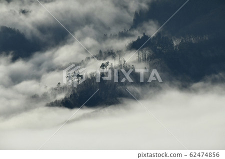 The sea of clouds and the ridge of Mt. The sea of clouds and the ridge of Mt. 62474856