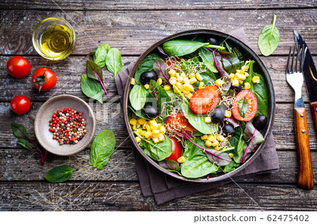 Healthy leaves mix salad 62475402