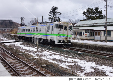 Photographing the scenery of a regular train arriving and departing at JR Okube Station in Yakumo-cho, Hokkaido in winter 62475923