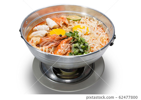 Pot of spicy instant noodles with Cheese isolated on white background. Topping with egg , seafood , shrimp, squid, crab ,lemon and coriander Pot of spicy instant noodles with Cheese isolated on white background. Topping with egg , seafood , shrimp, squid, crab ,lemon and coriander 62477800
