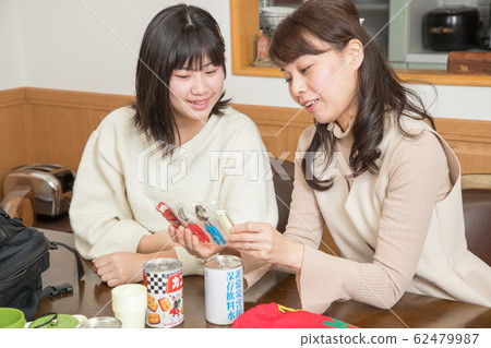與家人一起為備災做準備 與家人一起為備災做準備 62479987