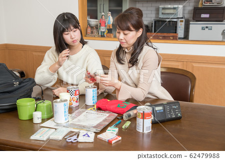 與家人一起為備災做準備 與家人一起為備災做準備 62479988