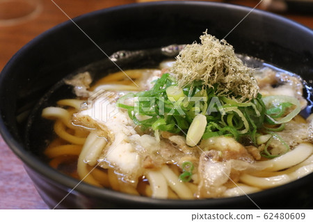 在大阪吃的“Kasu Udon” 62480609