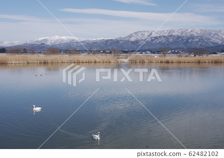 Lake Hyogo with little snow 62482102