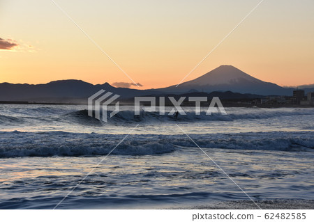 Winter Chigasaki Beach Sunset 62482585