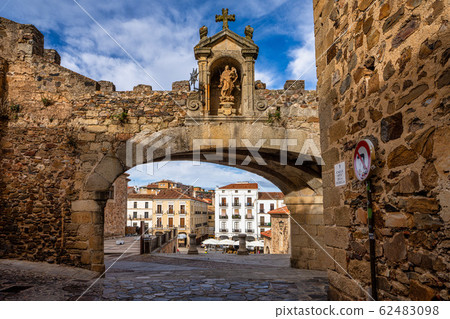 Arco de la Estrella, Arch of the Star at the Main square of Caceres, Spain Arco de la Estrella, Arch of the Star at the Main square of Caceres, Spain 62483098