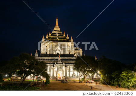 Myanmar Bagan _ Night view of Ananda Temple 62483300