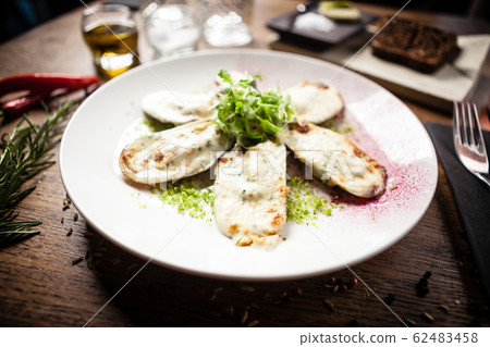Cooked green mussels with parmegano and cream cheese Cooked green mussels with parmegano and cream cheese 62483458