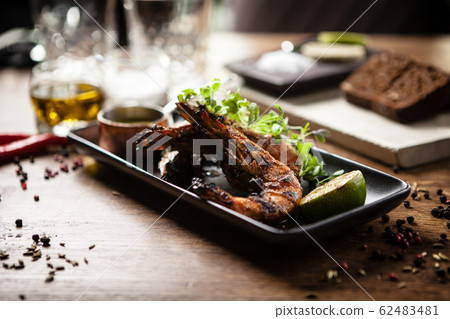 Grilled tiger prawns with chilli sauce and lime 62483481