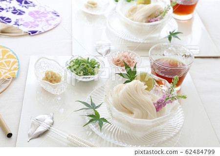 Somen in an ice bowl 62484799