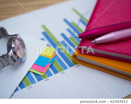 企業形象,圖形,文件,筆記本,時鐘,女人 企業形象,圖形,文件,筆記本,時鐘,女人 62484852