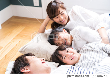 一家四口年輕，好朋友 62488745