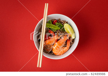 Asian noodles with shrimps 62489986