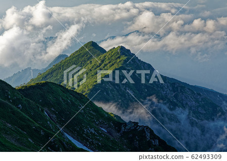 從飯出本山看到的大格拉嶺和Ho州山 從飯出本山看到的大格拉嶺和Ho州山 62493309
