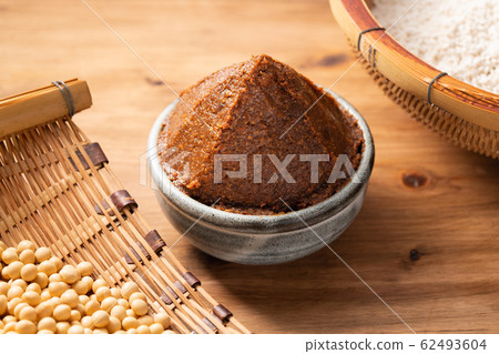 Red miso 62493604