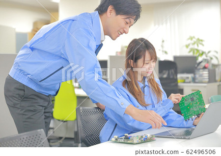 Engineer men and women meeting while looking at the board 62496506