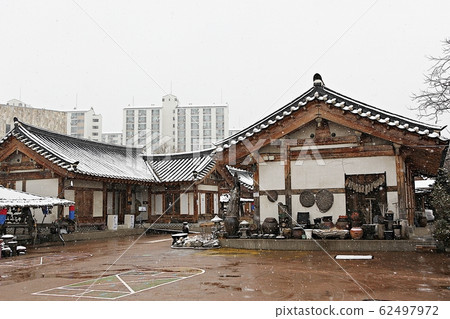 Hanok Hanok 62497972