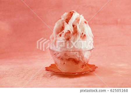 草莓醬蓬鬆的純冰刨冰 62505168
