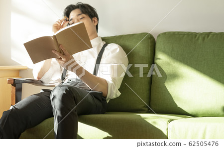 室內的商人 62505476