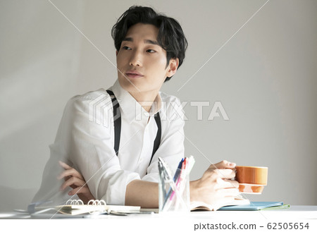 時尚的商人 62505654