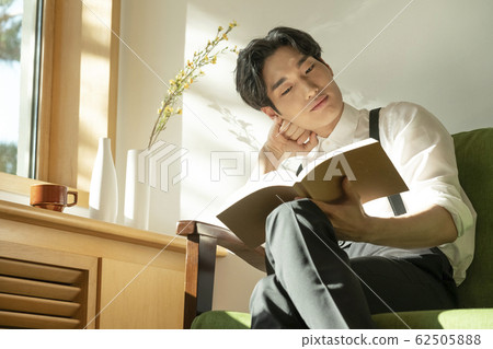 Business man indoor Business man indoor 62505888