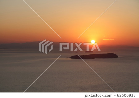 The sun falls over Ibukijima and Koshima across the Hiuchi Nada The sun falls over Ibukijima and Koshima across the Hiuchi Nada 62506935