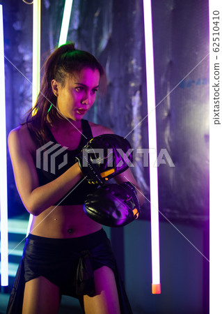 Beautiful Asian Woman is training and punching 62510410