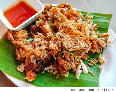 Fried Soft Shell Crab with Garlic on white plate Fried Soft Shell Crab with Garlic on white plate 62511587