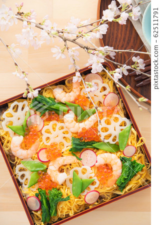 chirashi sushi chirashi sushi 62511791