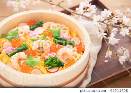 chirashi sushi chirashi sushi 62511798