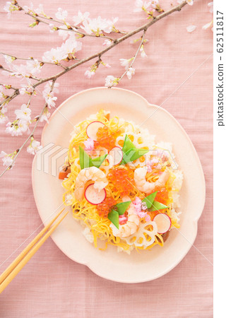 chirashi sushi chirashi sushi 62511817