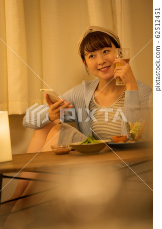 夜晚女性生活 夜晚女性生活 62512451