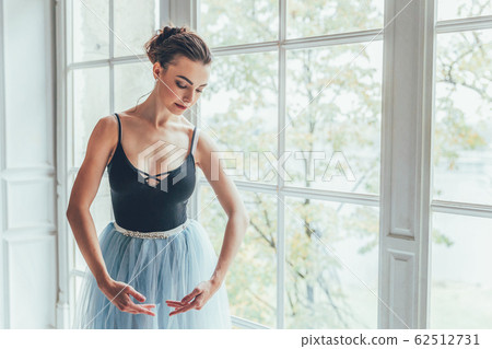 Ballet dancer woman in dance class Ballet dancer woman in dance class 62512731
