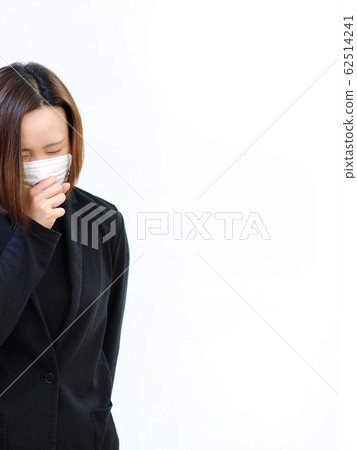 woman wearing a mask 62514241