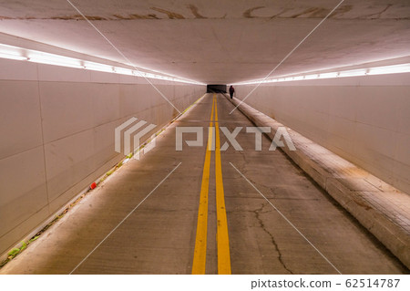 地下道 文青 紅 地下道 文青 紅 62514787